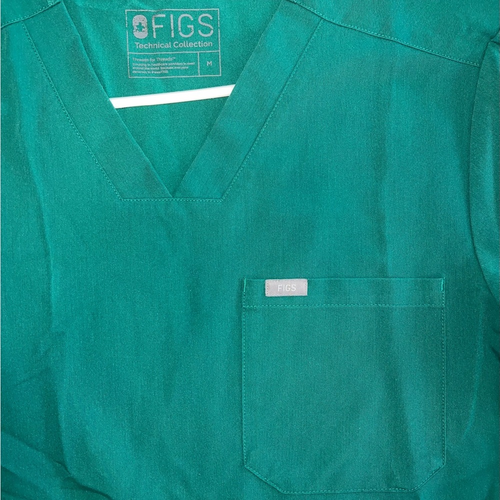 Figs Men’s Limited Edition Hunter Green 3-pocket Scrub Top